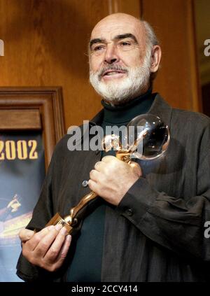 Prague, Saturday. 13th July, 2002. Scottish actor Sean Connery holds a prize for special artistic contribution to the world cinema given to him by organisers of Karlovy Vary International Film Festival in Prague, Saturday July 13, 2002. Connery act the lead role in the U.S. film "Club of Unusual Gentlemen" now being made at Prague's Barrandov studios by film director Steve Norrington. Credit: Michal Dolezal/CTK Photo/Ģ����ý Live News Stock Photo