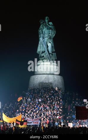 Demonstration against neo-Nazism in the GDR in front of the Soviet Memorial in Treptow, shortly after the fall of the Wall, 1990, Berlin, Germany Stock Photo