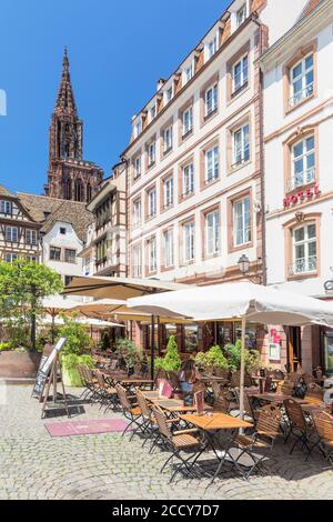 Street cafes in the old town with view of the cathedral, Strasbourg, Alsace, France Stock Photo