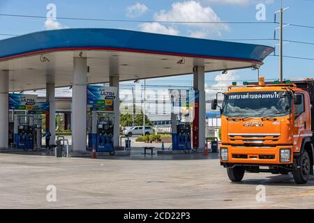 AYUTTHAYA, THAILAND, JUN 03 2020, Traffic at a gas station in Bangkok Stock Photo