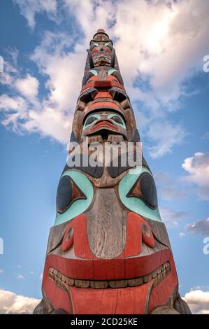 Totem pole in Jasper National Park at dusk Stock Photo