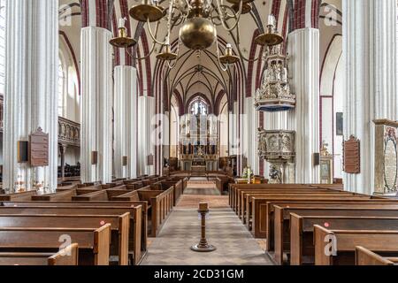 Innenraum der Kirche St. Stephan in Tangermünde, Sachsen-Anhalt, Deutschland |   St Stephen's Church interior in Tangermuende, Saxony-Anhalt, Germany