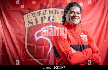 Brazilian football player Givanildo Vieira de Sousa, known as Hulk, of Shanghai SIPG F.C. poses to take a photo, Shanghai, China, 15 July 2020. *** Lo Stock Photo