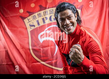 Brazilian football player Givanildo Vieira de Sousa, known as Hulk, of Shanghai SIPG F.C. poses to take a photo, Shanghai, China, 15 July 2020. *** Lo Stock Photo