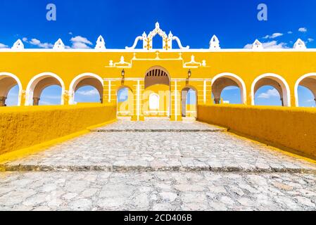 Izamal, Mexico. Spanish colonial Yellow City, Convento de San Antonio in Yucatan Peninsula Stock Photo