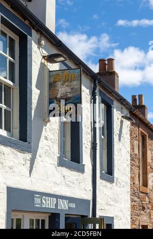 The Ship Inn, in the historic fishing village of Elie, in the East Neuk, Fife, Scotland Stock Photo