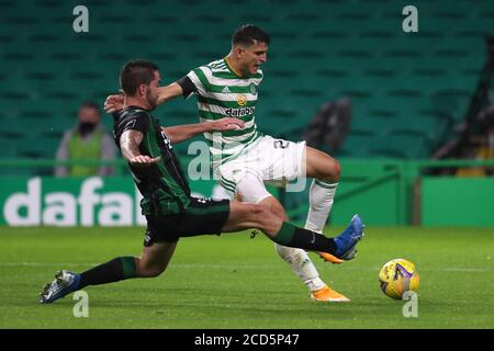 Celtic's Mohamed Elyounoussi (right) and Ferencvaros' Endre Botka battle for the ball during the UEFA Champions League second qualifying round match at Celtic Park, Glasgow. Stock Photo