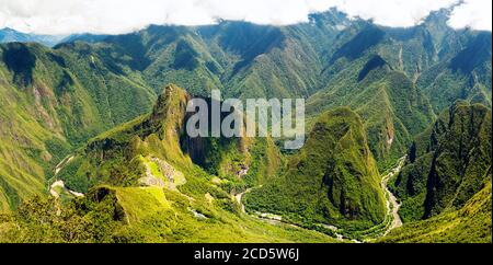 Incan ruins of Machu Picchu and Huayna Picchu peak, Aguas Calientes, Peru, South America Stock Photo