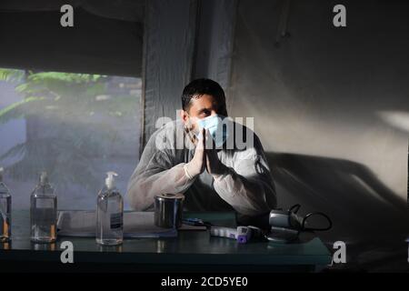 Gaza. 26th Aug, 2020. A medical worker is seen at a temporary field hospital established to receive suspected cases of COVID-19 in the southern Gaza Strip city of Khan Younis, on Aug. 26, 2020. Palestine recorded on Wednesday 602 new COVID-19 cases in the Palestinian territories, including the Gaza Strip, bringing the total number of cases to 26,764. Credit: Yasser Qudih/Xinhua/Alamy Live News Stock Photo