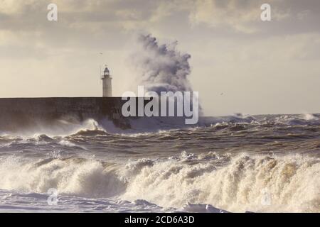 Beijing, China. 26th Aug, 2020. Photo taken on Aug. 26, 2020 shows waves breaking over the harbour wall and lighthouse at the West Beach in Newhaven, Britain. Credit: Tim Ireland/Xinhua/Alamy Live News Stock Photo