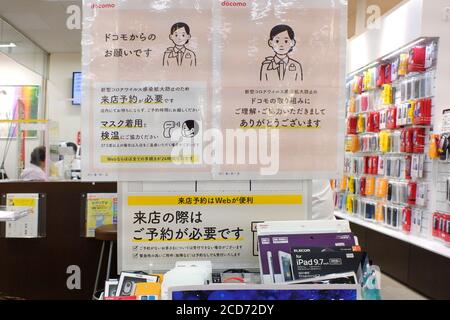 Tokyo, Japan. 27th Aug, 2020. Wear mask sign seen at the NTT DOCOMO Mobile Shop in Tokyo.Tokyo counted 250 new coronavirus infections on August 27, pushing the total tally in the capital past 20,000, the Tokyo Metropolitan Government said. Credit: SOPA Images Limited/Alamy Live News Stock Photo