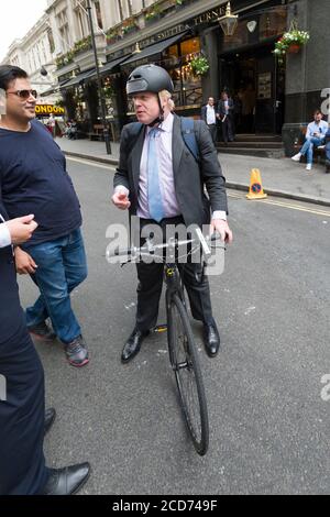 Boris Johnson MP, British Conservative Member of Parliament for Uxbridge and South Ruislip and Mayor of London, and leading campaigner for Britain to vote to leave the European Union in the upcoming British EU Referendum, which is going to be held on  23rd June 2016.   Talking to members of public as he cycles into Parliament. Derby Gate, London, Westminster, UK.  7 Jun 2016 Stock Photo