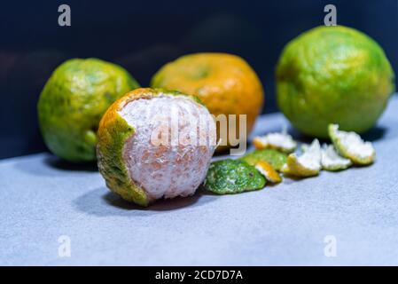 Tangerine or tangerine fruits (Citrus reticulata) in natura. Mandarine is a small citrus tree with fruits similar to other oranges, usually eaten plai Stock Photo