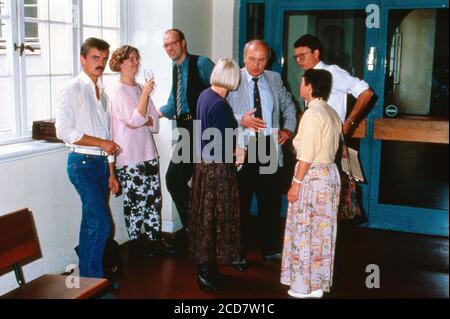 Bildreportage: Prozess Linn Westedt, Absprachen vor dem Gerichtssaal in Hamburg, Deutschland 1990. Stock Photo