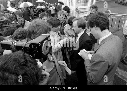 BBC Strike and NUJ and BETA picket at BBC Television Centre, Wood Lane, Shepherd’s Bush. London. 24 April 1989. Photo: Neil Turner Stock Photo