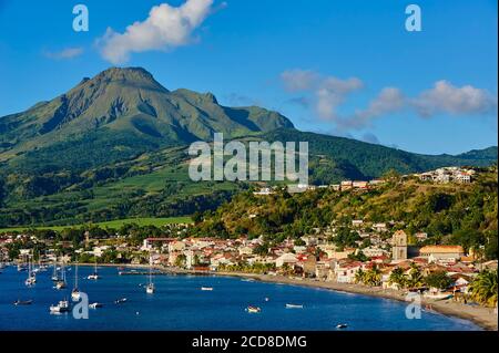 France, Martinique, Saint-Pierre and the Montagne Pelée (1397m) Stock Photo