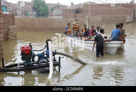 Hyderabad, Pakistan. 27th Aug, 2020. Pakistan Army are rescuing the peoples from the flood affected area of Latifabad Hyderabad (Photo by Jan Ali Laghari/Pacific Press) Credit: Pacific Press Media Production Corp./Alamy Live News Stock Photo
