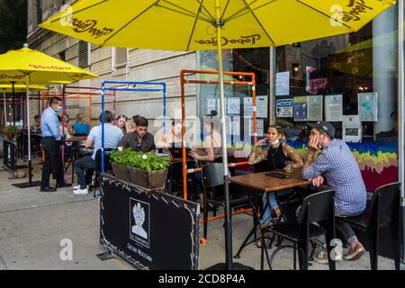Outdoor seating with protective plexiglass screens during the Covid 19 pandemic at La Cocina Oeste Mexican Restaurant, New York City, NY, USA Stock Photo