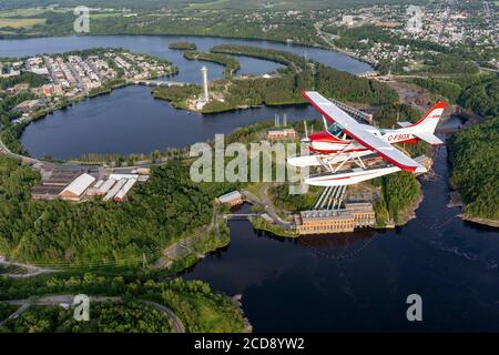 Canada, Province of Quebec, Mauricie region, Hydravion Aventure, Cessna 206 flight, overflight of the Cit? de l'Energie and the Shawinigan hydroelectric power station on the Saint-Maurice River Stock Photo