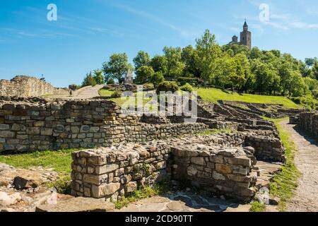 Bulgaria, Veliko Tarnovo, Ruins of the royal city, symbol of the glory of the Second Bulgarian Empire and independence lost during the Ottoman invasions in Europe. Impregnable fortress, Tsarevets fell from the hands of a traitor. Stock Photo