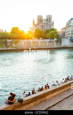 France, Paris, area listed as World heritage by UNESCO, Saint Louis Island, Orleans Pier at sunset Stock Photo