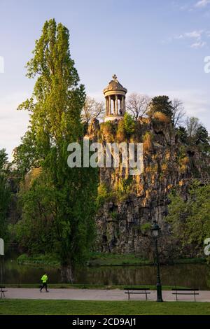 France, Paris, the park of Buttes de Chaumont, the Belvedere or temple of Sybil Stock Photo