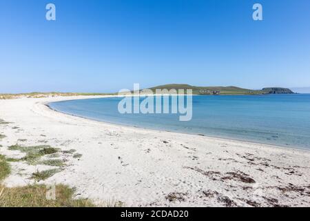 West Voe beach in Shetland, UK, with sumburgh head in the background Stock Photo