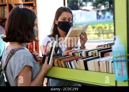 Lisbon, Portugal. 27th Aug, 2020. People visit the Lisbon Book Fair 2020 in Lisbon, Portugal, on Aug. 27, 2020. The 90th edition of the Lisbon Book Fair, originally scheduled for May/June, kicked off on Aug. 27 due to the COVID-19 pandemic. Credit: Pedro Fiuza/Xinhua/Alamy Live News Stock Photo
