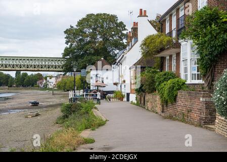 View towards the Bulls Head tavern on the riverside at Strand-on-the-Green, Chiswick, London, England, UK Stock Photo