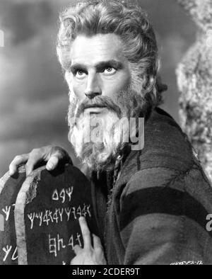 CHARLTON HESTON Portrait as Moses holding Stone Tablets in THE TEN ...