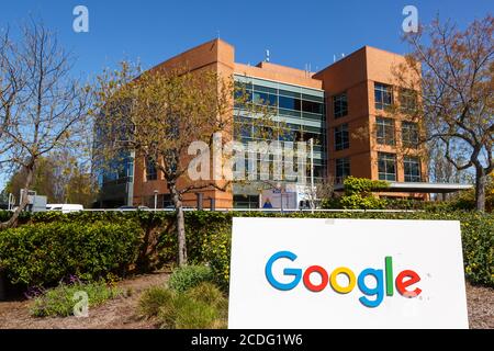 Mountain View California April 10 19 Google Android Figure Headquarter Headquarters Hq Googleplex Mountain View In California Stock Photo Alamy