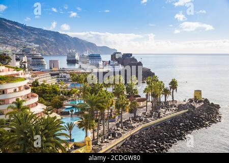 Portugal, Madeira, Funchal, View of Royal Savoy Hotel and cruise ship terminal Stock Photo