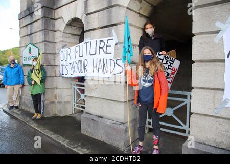 Menai Bridge, Anglesey, 28 August 2020. Extinction Rebellion youth protestors face the bank holiday traffic heading into Anglesey with banners highlighting climate change and calling for action to protect their future Credit: Denise Laura Baker/Alamy Live News Stock Photo