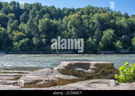 The scenic Cumberland River above Cumberland Falls in Kentucky Stock Photo