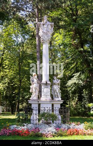 Heiligenstatue Dreifaltigkeitssäule (Marian / Plague Column) in the Schlosspark in the old town of Steyr in Upper Austria, Austria Stock Photo