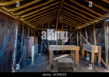 Kerosene tin shed built during 1930 Great Depression, Morven Queensland ...