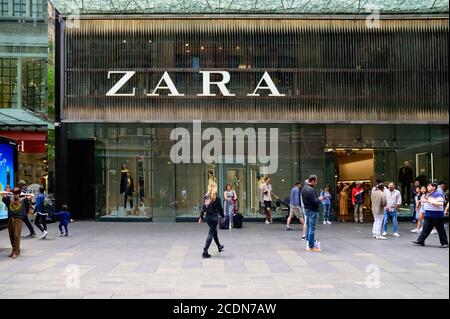 Roupa De Zara E Loja Dos Acessórios Na Rua Do Mercado Em Sydney, Austrália  Imagem de Stock Editorial - Imagem de varejo, roupa: 125376054