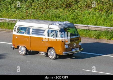 1978 70s seventies brown white VW Volkswagen Caravans and Motorhomes, campervans on Britain's roads, RV leisure vehicle, family holidays, caravanette vacations, Touring caravan holiday, 70s van conversions, Vanagon autohome, life on the road, bay window dormobile on the M6 motorway, UK Stock Photo