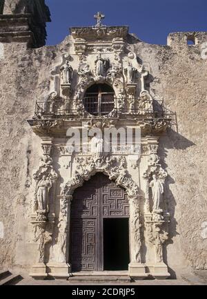 DETALLE DE LA PORTADA BARROCA DE LA IGLESIA DE LA MISION FRANCISCANA FUNDADA EN 1720. Location: MISION SAN JOSE Y SAN MIGUEL DE AGUAYO. SAN ANTONIO-TEXAS. Stock Photo