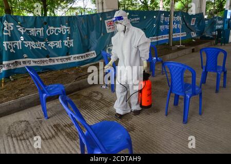 Health worker sprays disinfectant at Mugda Medical College and Hospital, amid the coronavirus pandemic in Dhaka, Bangladesh, on August 29, 2020 Stock Photo