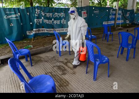 Health worker sprays disinfectant at Mugda Medical College and Hospital, amid the coronavirus pandemic in Dhaka, Bangladesh, on August 29, 2020 Stock Photo