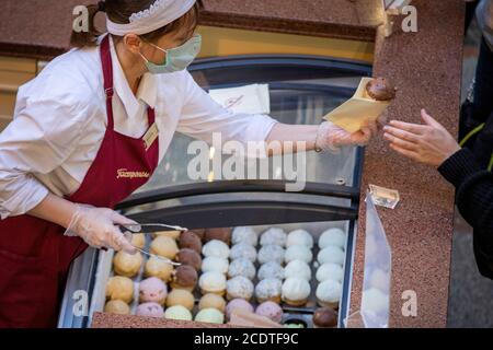 Moscow, Russia. 29th of August, 2020 A woman sells ice cream at the fountain in the GUM store in the center of Moscow, Russia Stock Photo