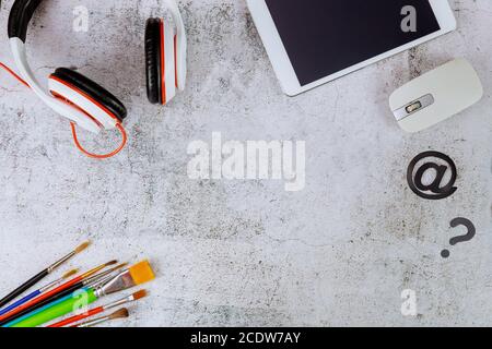 School virtual education background with tablet and mouse. Stock Photo