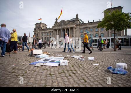 Berlin, Germany. 30th Aug, 2020. Garbage lies in front of the Reichstag building the day after a protest against the Corona measures. Credit: Christoph Soeder/dpa/Alamy Live News Stock Photo