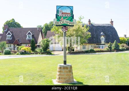 Thatched cottage and village sign, The Green, Biddenham, Bedfordshire, England, United Kingdom Stock Photo