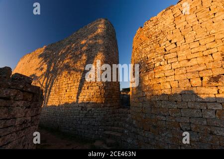 Great Zimbabwe ruins, great wall and entrance of  'the Great Enclosure', ancient capital of Bantu civilization, Masvingo Province, Zimbabwe, Africa Stock Photo