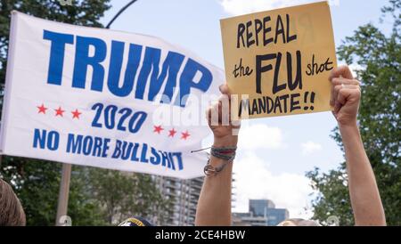 August 30, 2020, Boston, Massachusetts, USA: Protester holds a 'Repeal the flu shot mandate' sign during anti flu shot mandate rally in Boston. Hundreds of the anti flu shot protesters rally against Massachusetts flu vaccine mandate outside of the Statehouse on August 30, 2020. Massachusetts public health officials announced on August 19 that influenza immunization were now required for all students over 6 months old at pre-school, K-12, and colleges unless either a medical or religious exemption is provided. Students will be expected to have received a flu vaccine by December 31, 2020, for t Stock Photo