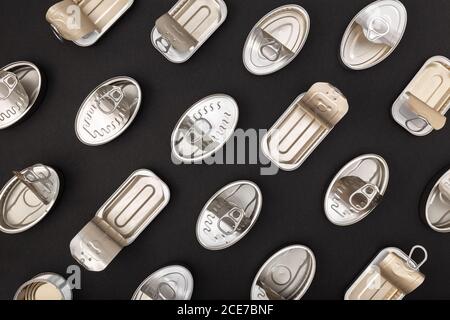 Top view of seamless background of assorted aluminium cans placed on black surface Stock Photo
