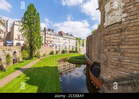 Nantes (north-western France): buildings and houses surrounding the Castle of the Dukes of Brittany Lawns and moats of the castle and building facades Stock Photo