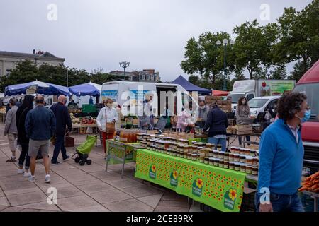 Angers, France - August 29 2020: people wearing face protective mask while shopping in the market place at France to prevent coronavirus, concept of wearing masks outdoor is mandatory, post-confinement mask mode in Europe, respect barrier gestures Stock Photo
